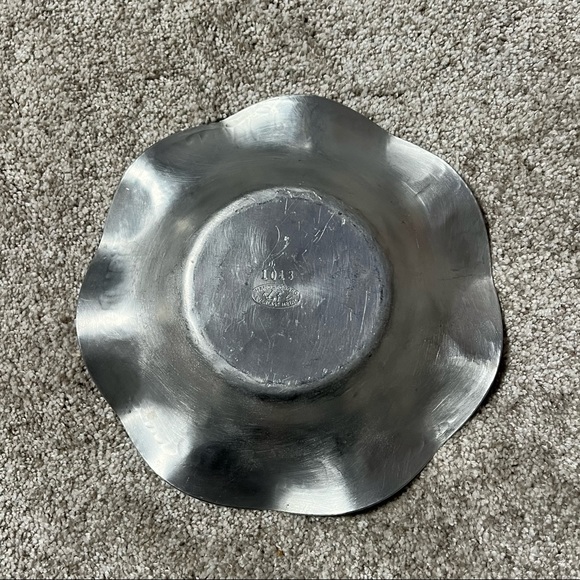 Hand Forged Everlast Metal 1013 Aluminum Dish - Picture 3 of 8